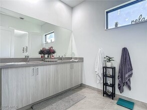 Building Photo - 5285 Marano Dr