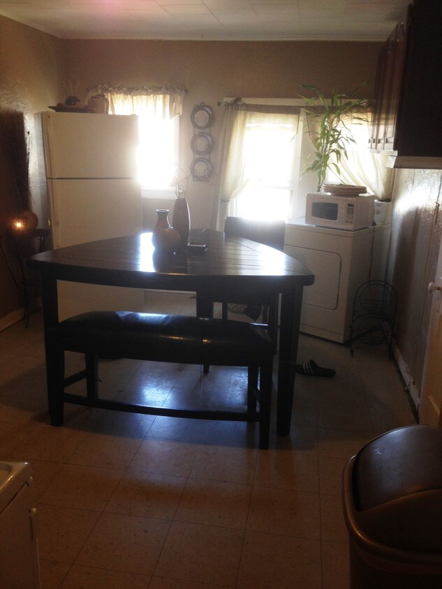 Eat in Kitchen - 12 Ellis St