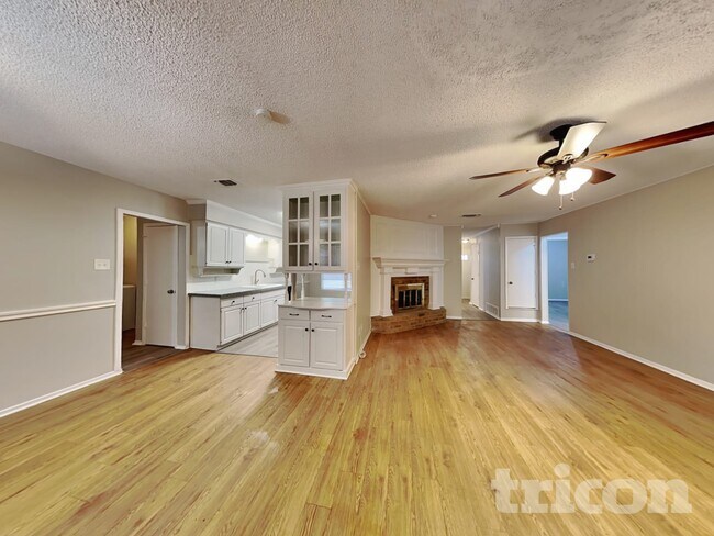 Foto del edificio - 2710 Jewell Dr