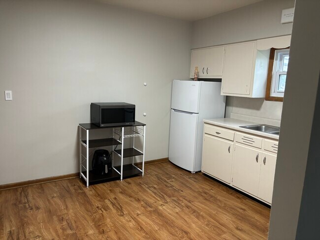 Kitchen - 2 - 418 Maple Ave