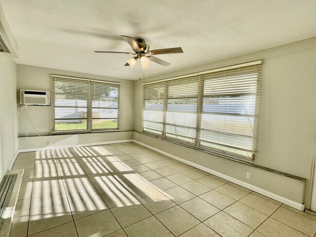 Foto del edificio - 2340 Surrey Ln