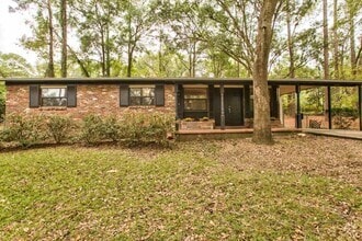 Building Photo - 2409 Almond Dr