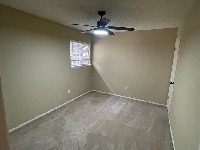 Building Photo - 3601 Leafield Dr