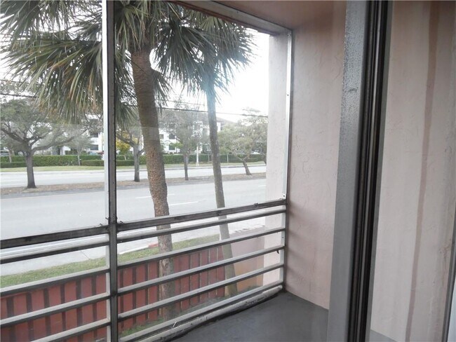 Foto del edificio - 7610 Stirling Rd