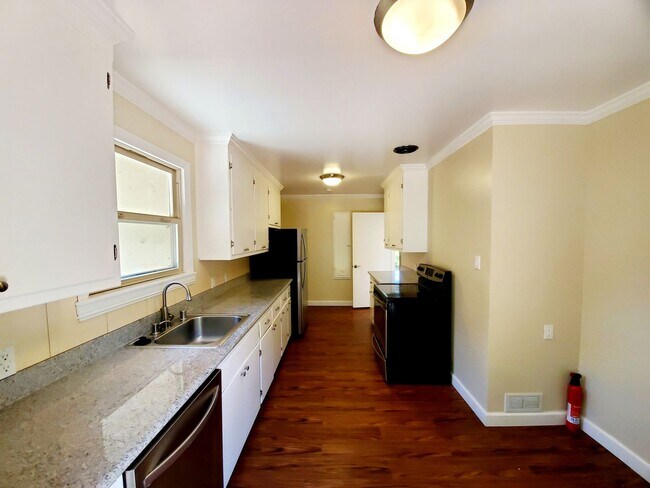 Building Photo - 301 42nd Ave
