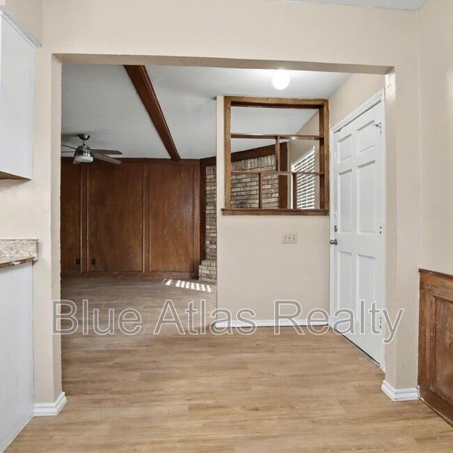 Building Photo - 817 E 6th St