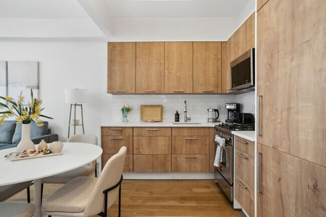 Foto del edificio - 517 W 45th St
