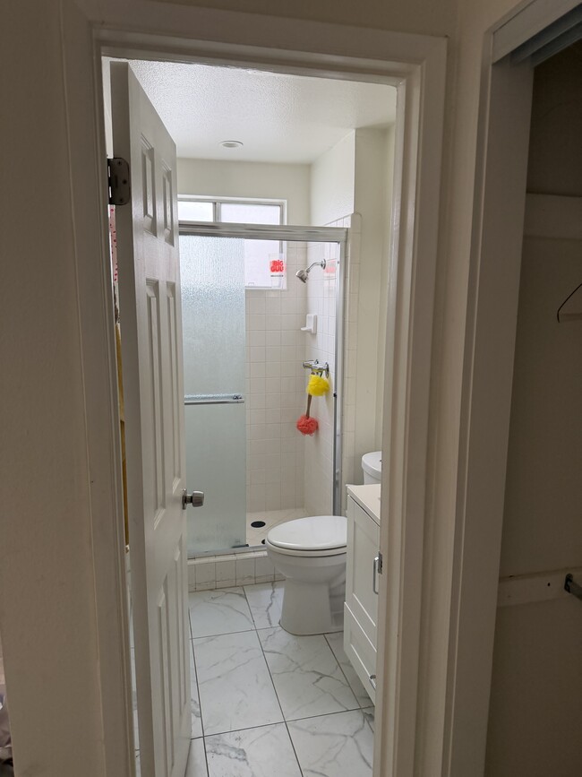 Building Photo - 18547 Collins St