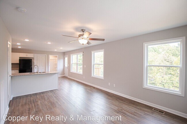 Foto del edificio - 3 br, 2 bath House - 910 E Happy Hollow Drive