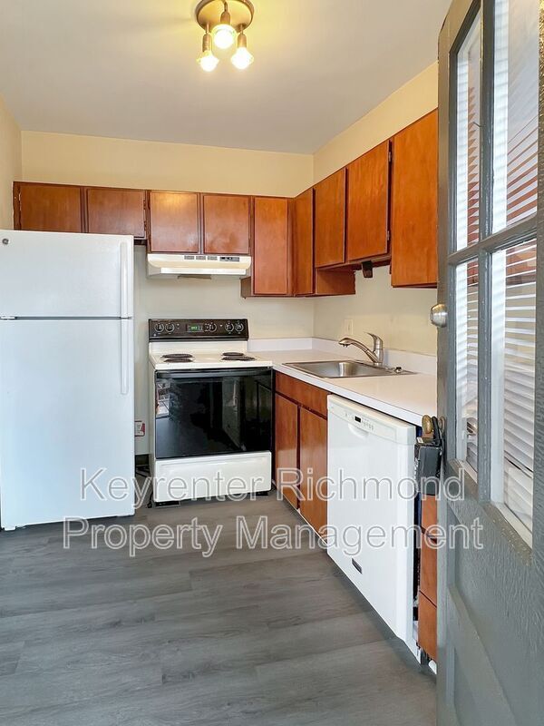 Building Photo - 210 N Stafford Ave