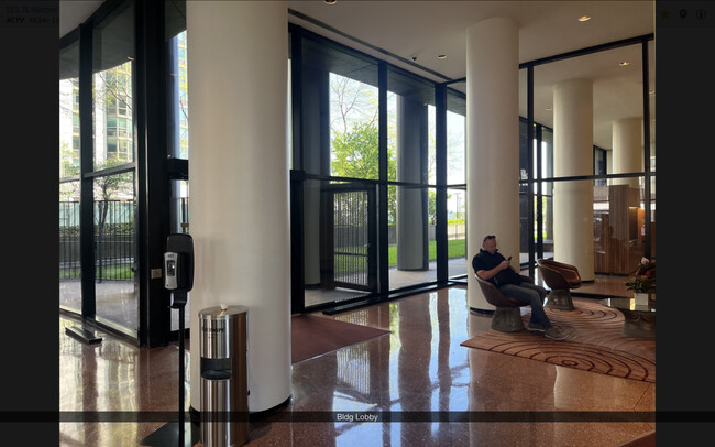 Foto del edificio - 155 N Harbor Dr