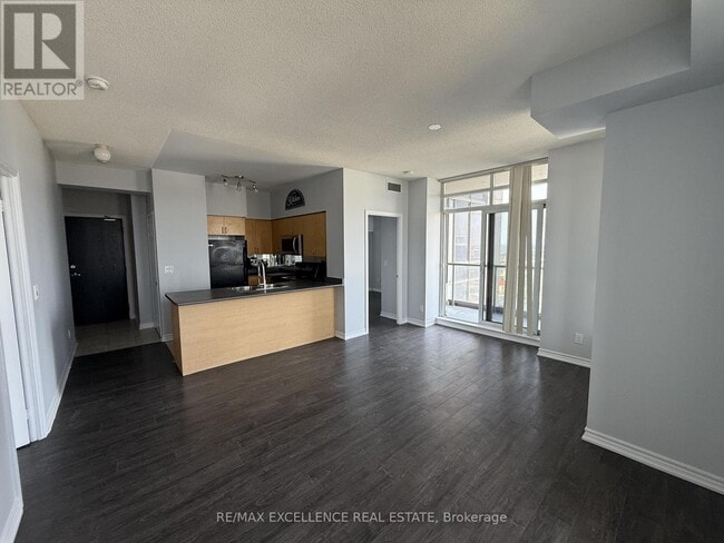 Building Photo - 388 Prince of Wales Dr