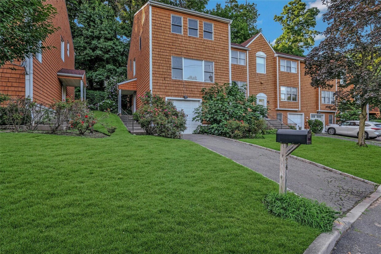 Foto principal - 24 Herb Hill Rd