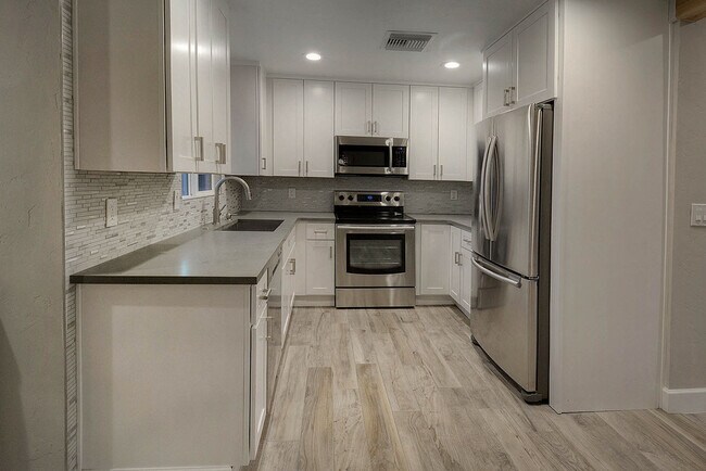 Foto del edificio - PRE-LEASE FOR AUGUST 2026 - Gorgeous home ...