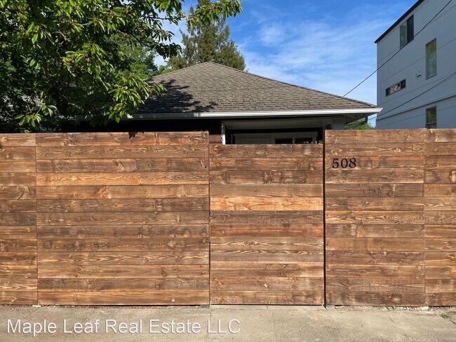 Building Photo - 3 br, 2.5 bath House - 508 31st Avenue E