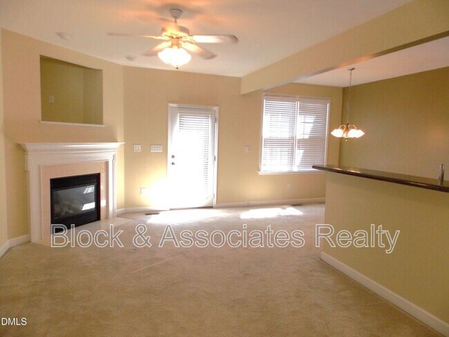 Foto del edificio - 5523 Cottonrose Ln