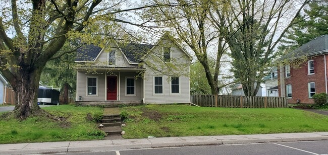 Building Photo - 142 Bloomfield Main St
