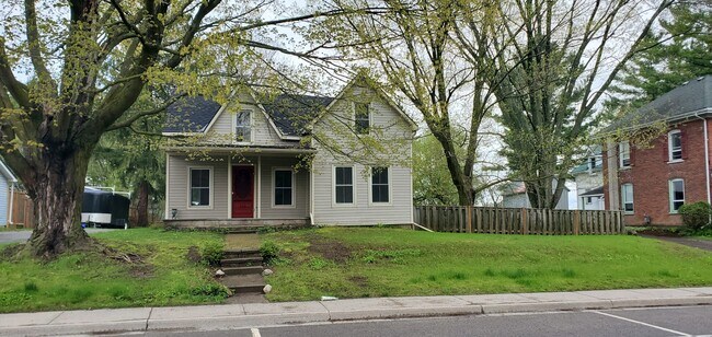 Photo du bâtiment - 142 Bloomfield Main St