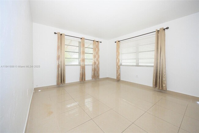Foto del edificio - 9300 SW 77th Ave