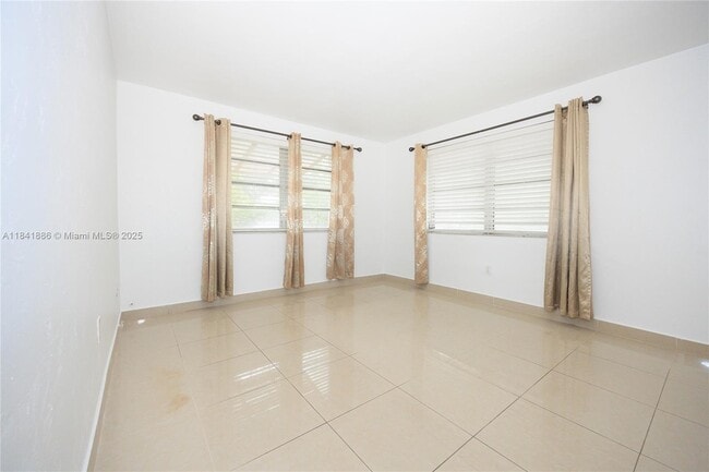 Building Photo - 9300 SW 77th Ave