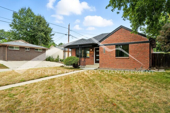Photo - Gorgeous Home with Washer/Dryer and 2-Car ...