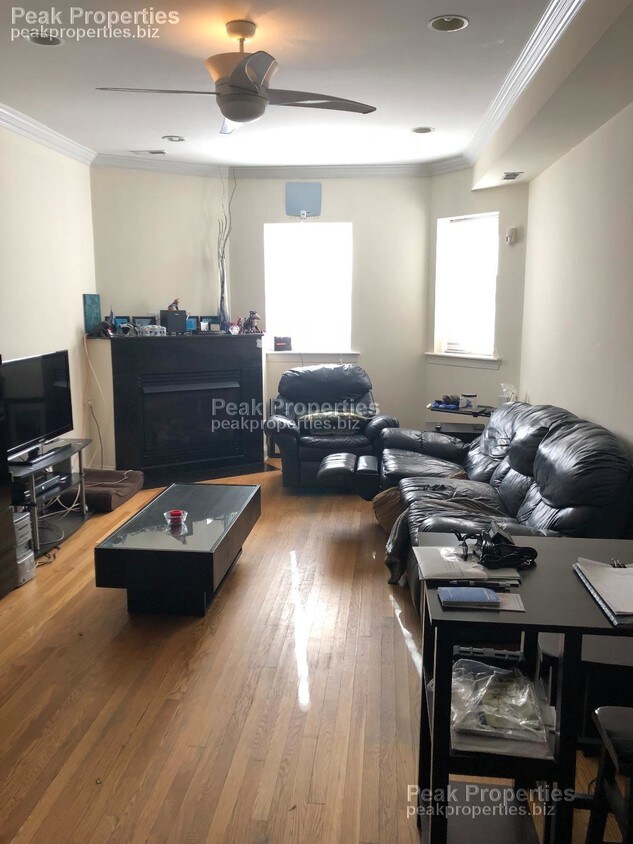 2240 W Morse Ave Unit G, Chicago, IL 60645 Room for Rent in Chicago