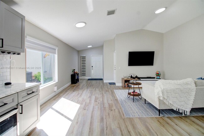 Foto del edificio - 1025 Bamboo Ln