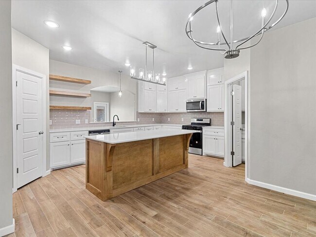 Building Photo - Newer Home For Lease in Washington!