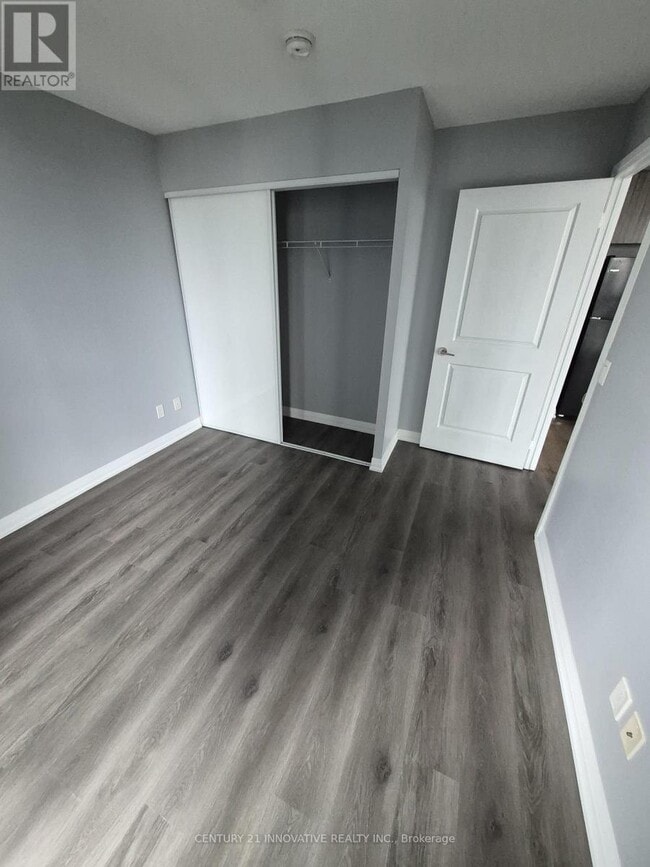 Building Photo - 30 Meadowglen Pl
