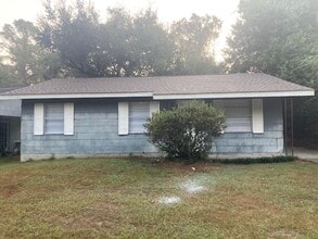 Building Photo - 3002 Pineland Dr