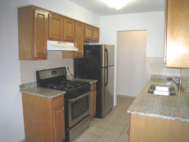 Building Photo - 187 Pickwick Dr