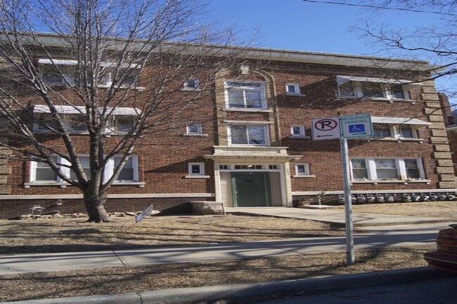 Building Photo - 131 N Lawn Ave