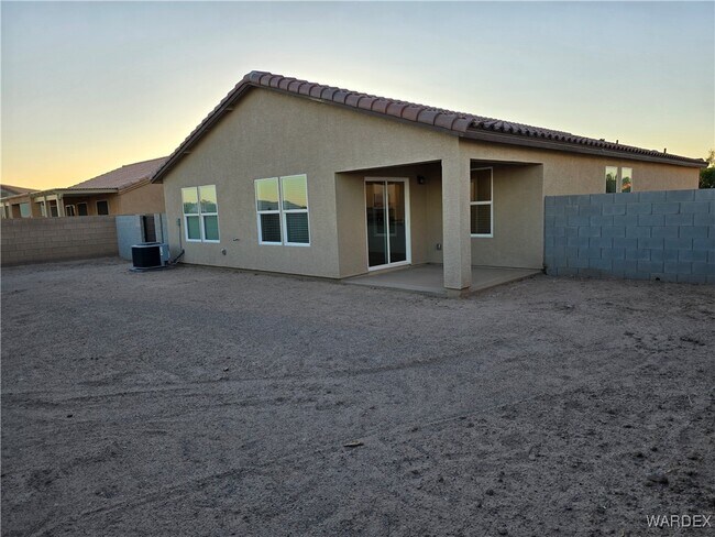 Foto del edificio - 1780 E Desert Bloom Dr