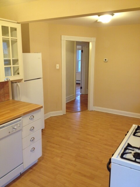 Kitchen - 1 Lovell Ave