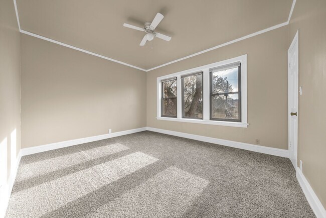 Foto del edificio - 7751 S Saginaw Ave