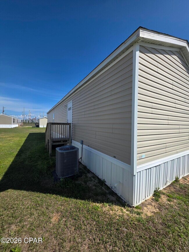 Foto del edificio - 5921 Nadine Rd