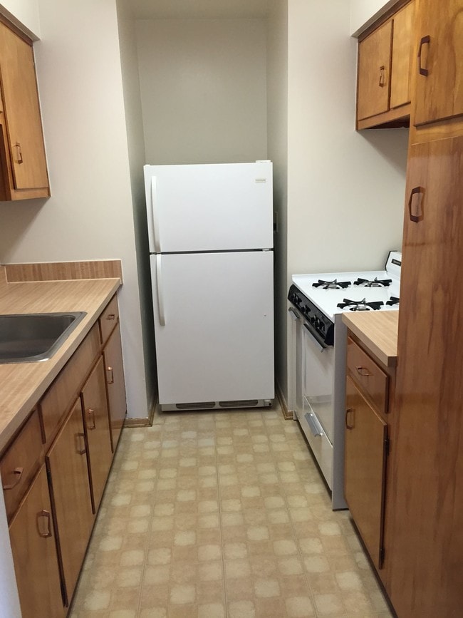 Midpark Village Apartments Middleburg Heights, OH