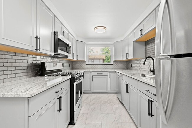 Stunning 5 bedroom home in Mt. Washington available June 1! - Stunning 5 bedroom home in Mt. Washington available June 1!