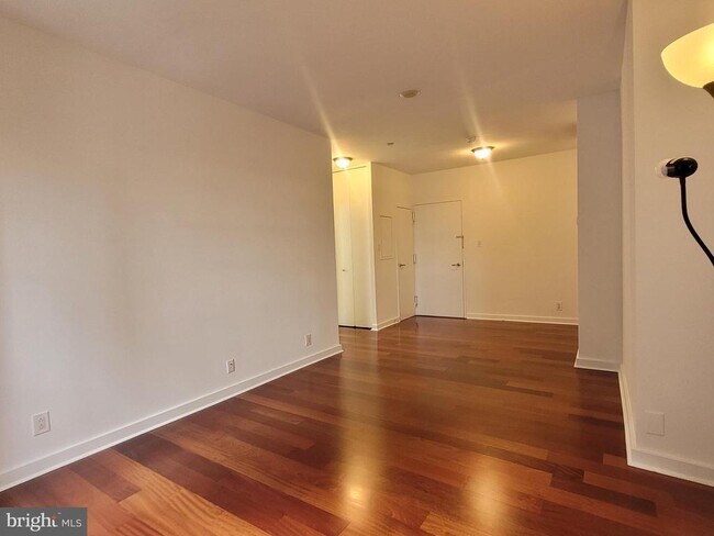 Foto del edificio - 219-29 S 18th St