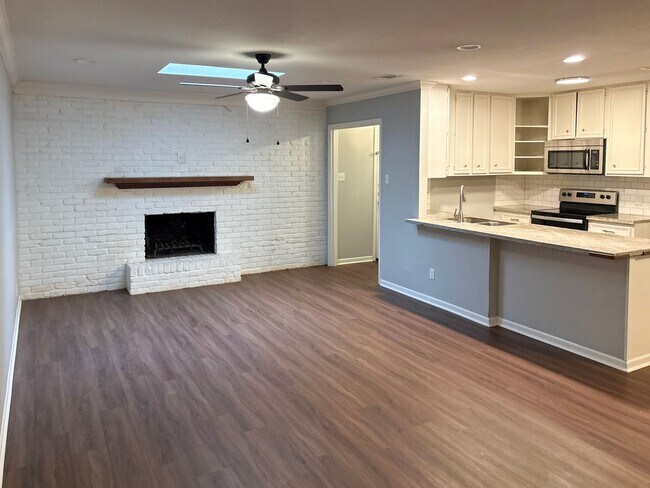 Building Photo - 5 Bedroom 2 Bath in South East Tyler!