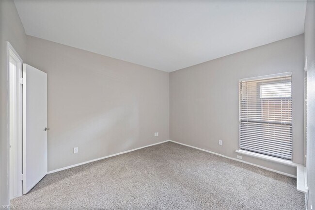 Foto del edificio - 1 br, 1 bath Condo - 2025 Augusta Drive 1001