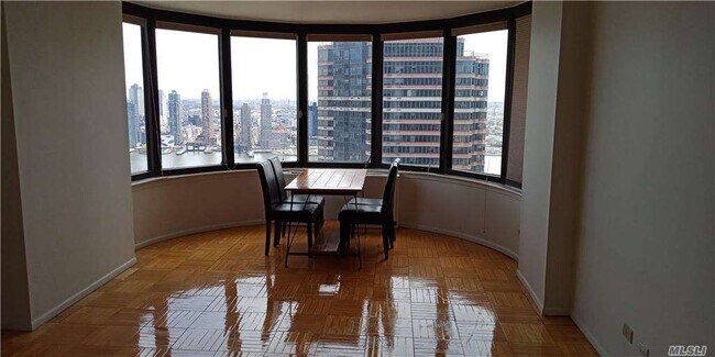 Foto del edificio - 330 E 38th St