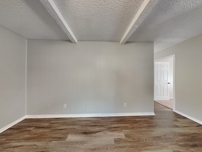 Foto del edificio - 1201 Saturn Dr