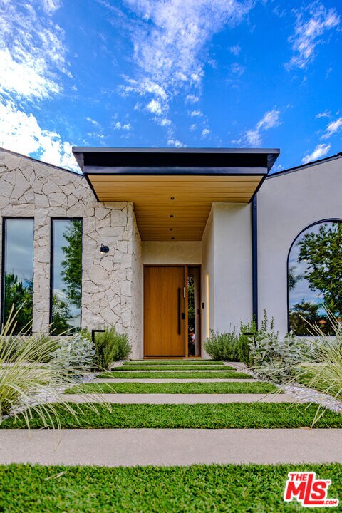 Foto del edificio - 4705 Saloma Ave