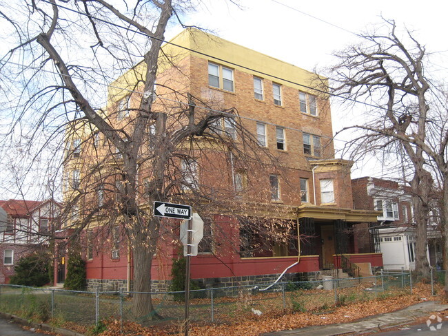 Building Photo - Windrim Manor