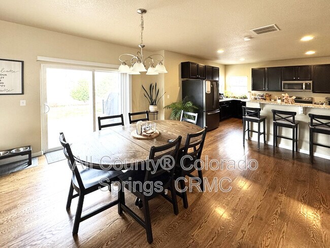 Foto del edificio - 8456 Hardwood Cir