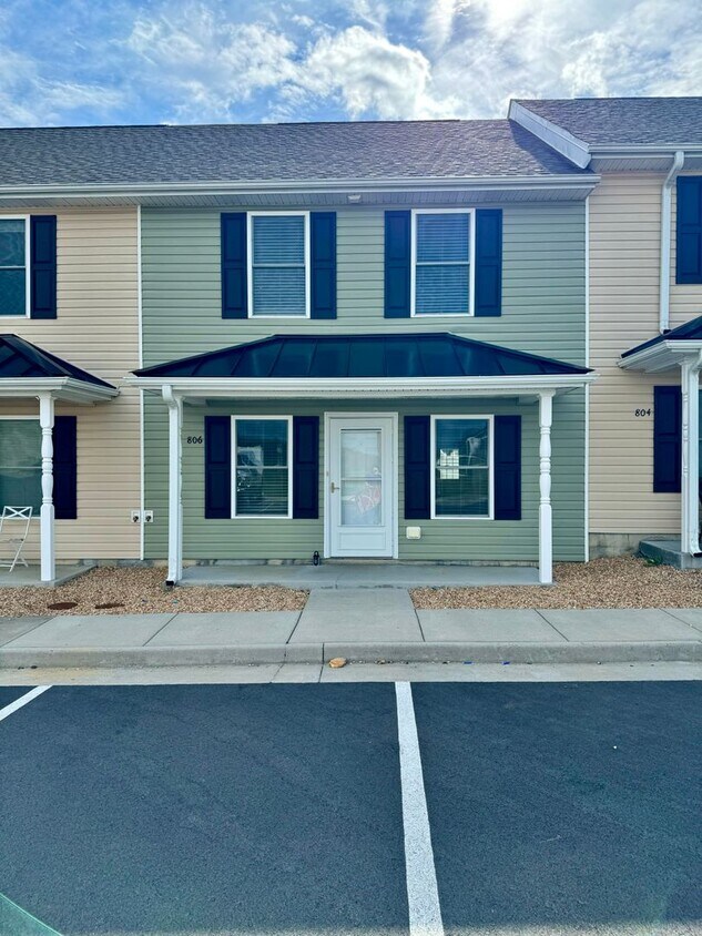 Primary Photo - Townhouse for Rent in Shady Creek