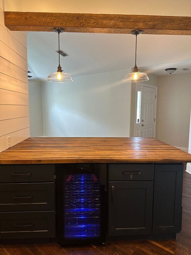 Building Photo - Gorgeous 3 Bedroom 2 Bath home in Piney Z ...