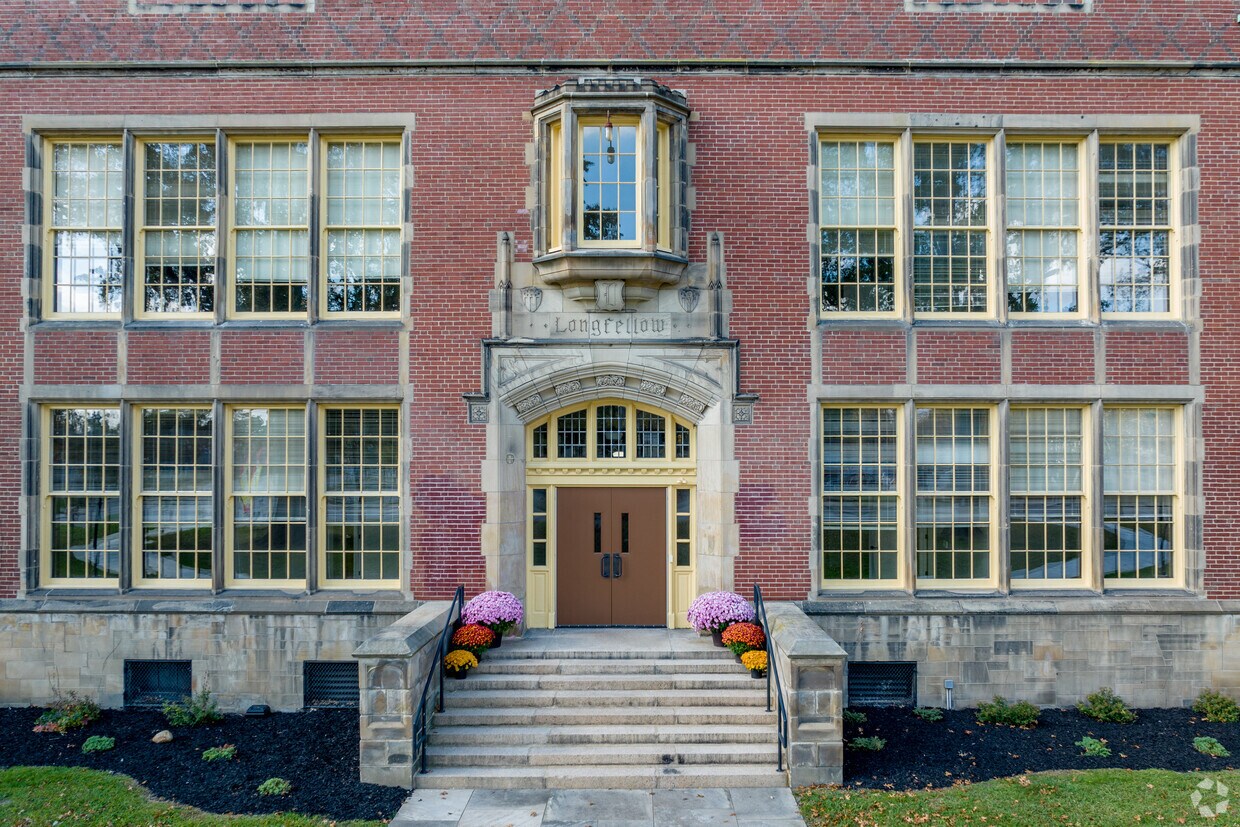The Longfellow Senior Housing (62+) Apartments in Cleveland, OH