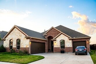 Building Photo - 1307 Axis Deer Rd